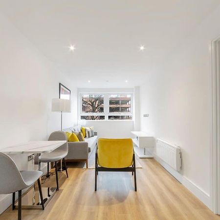 Modern And Stylish 1 Bed Apartment In East Grinstead Exterior foto