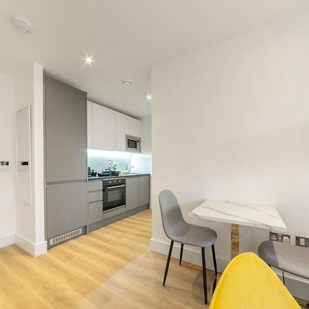 Modern And Stylish 1 Bed Apartment In East Grinstead Exterior foto