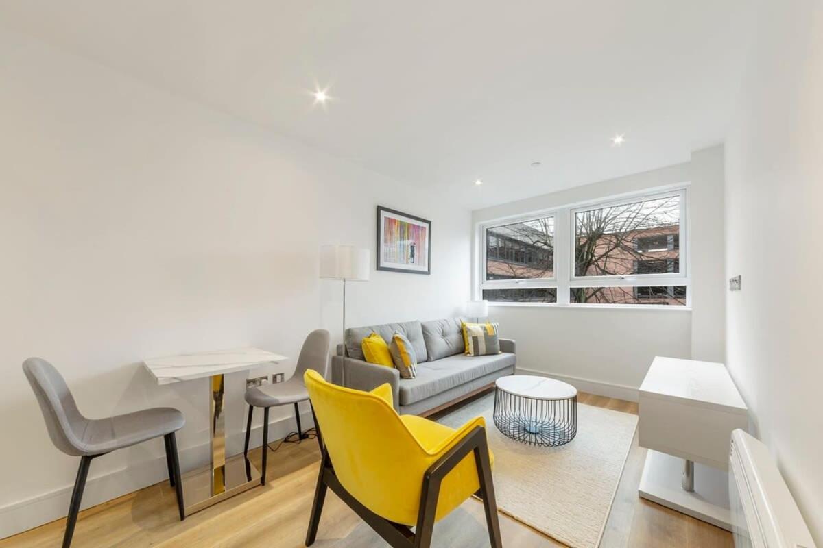 Modern And Stylish 1 Bed Apartment In East Grinstead Exterior foto