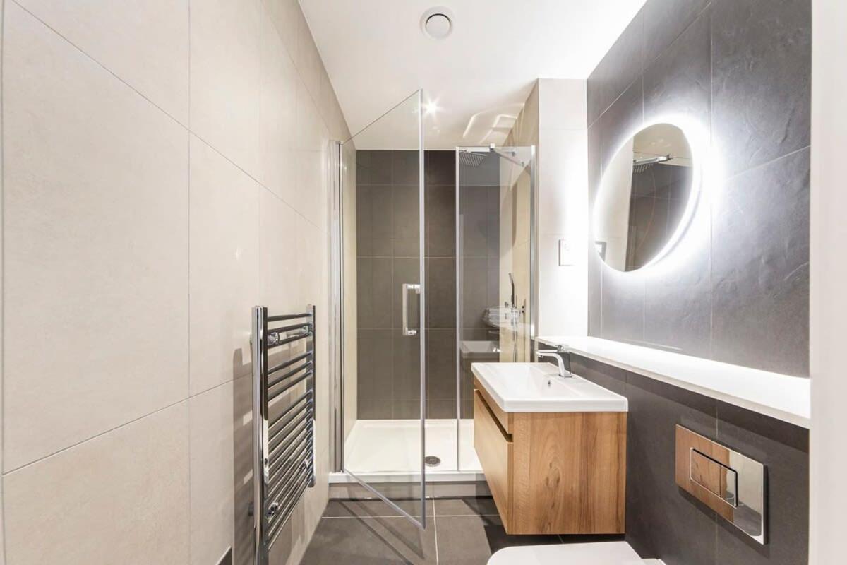 Modern And Stylish 1 Bed Apartment In East Grinstead Exterior foto