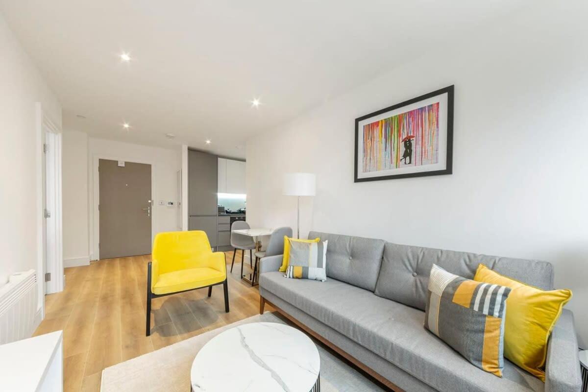 Modern And Stylish 1 Bed Apartment In East Grinstead Exterior foto