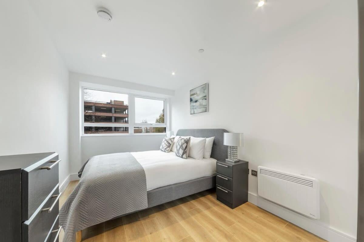 Modern And Stylish 1 Bed Apartment In East Grinstead Exterior foto
