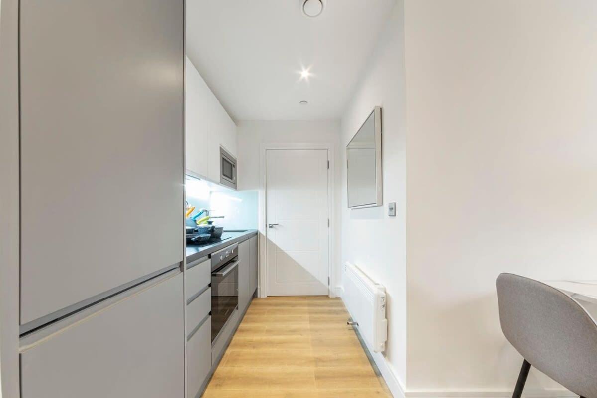 Modern And Stylish 1 Bed Apartment In East Grinstead Exterior foto